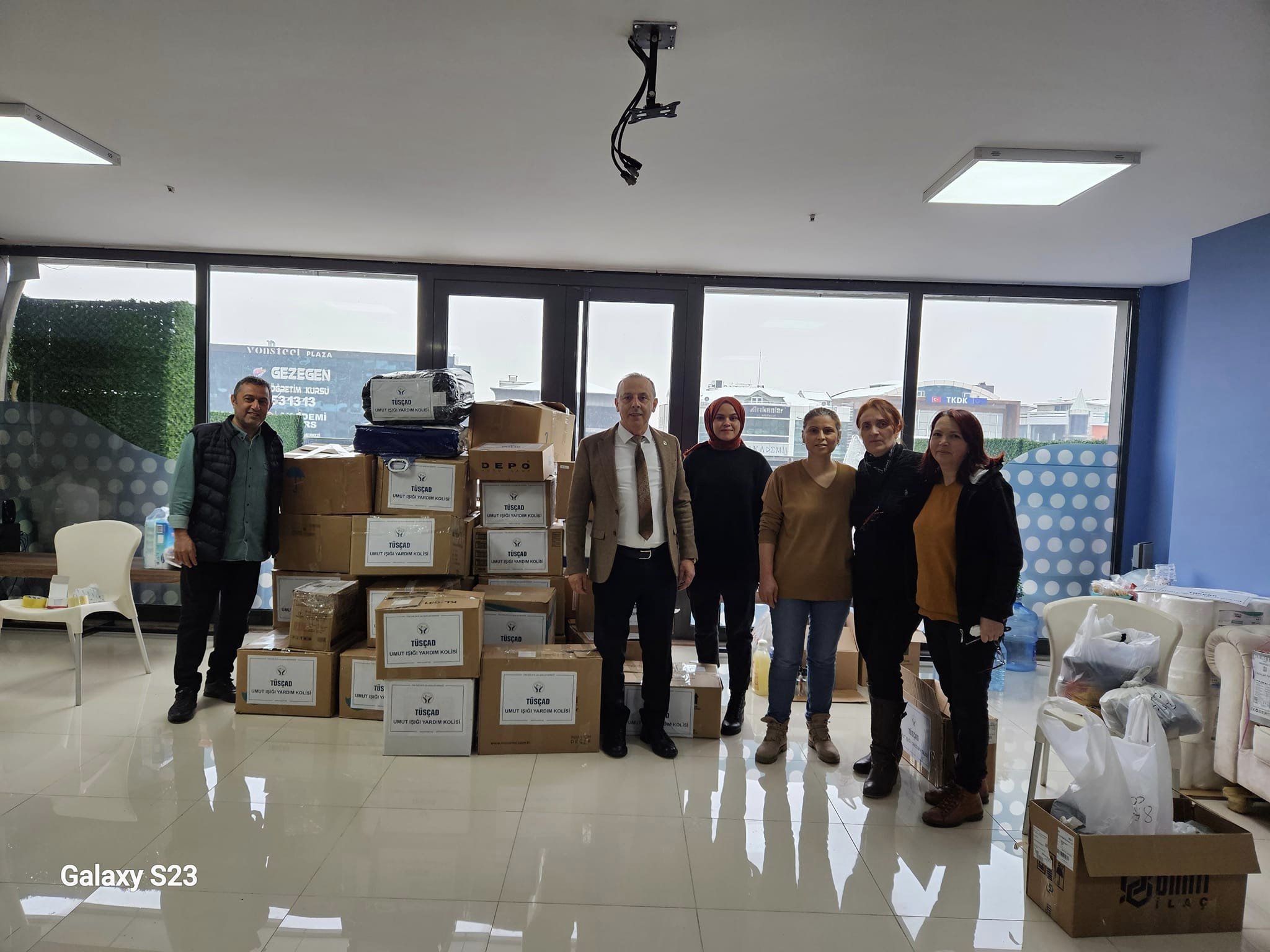 Yaraları sarmak İçin varız!