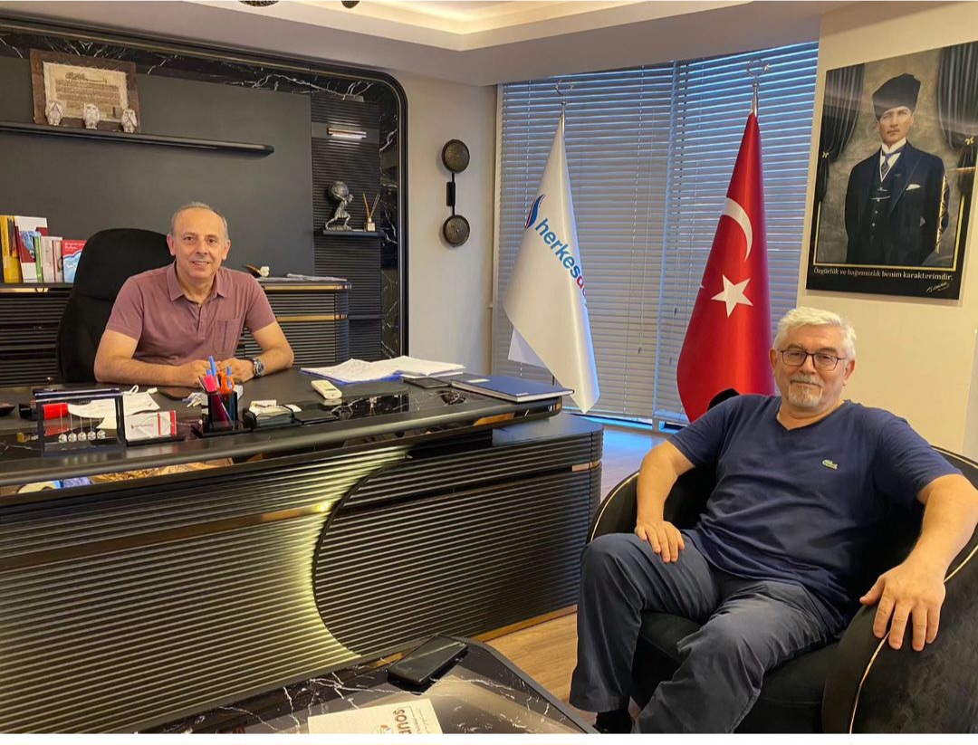 Eski Bursa il  Sağlık Müdürümüz Dr. Hüseyin H. Serdar Bey Genel Başkanımızı Herkes Duysun Haber ajansında ziyaret etti